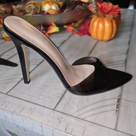 Heels - Picture 2 of 4